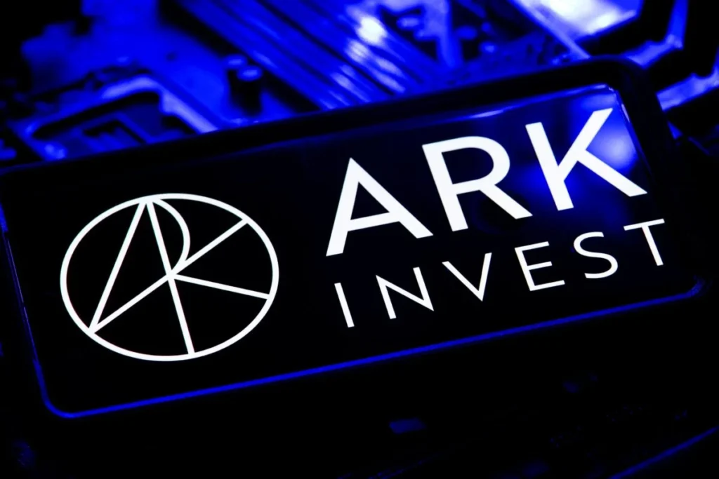 Cathie Wood Challenges Bill Ackman Over AI Driven Inflation Fears
